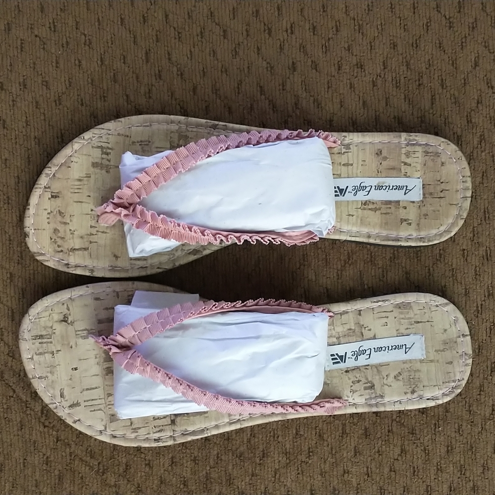 American Eagle pink flipflops